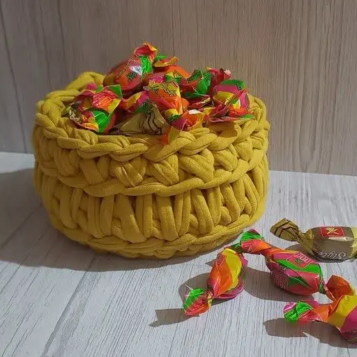 شکلاتای داخلش فقط🥰 چقدر خوشمزه بودن این شکلات تافیا🍬
