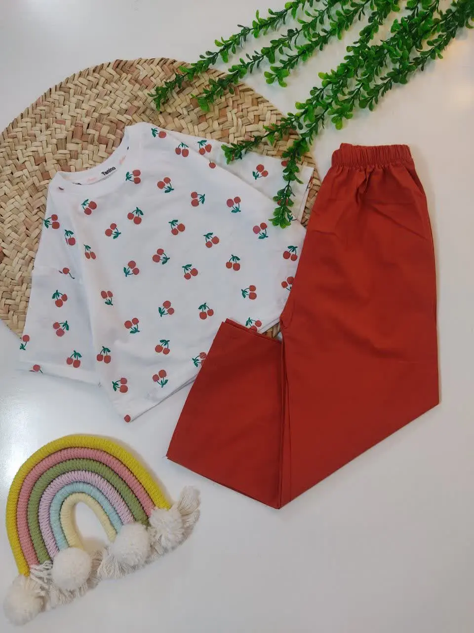 این آلبالو خوردن دااااره😍مخصوصا اگه تن دختر قندت باشه🥰
