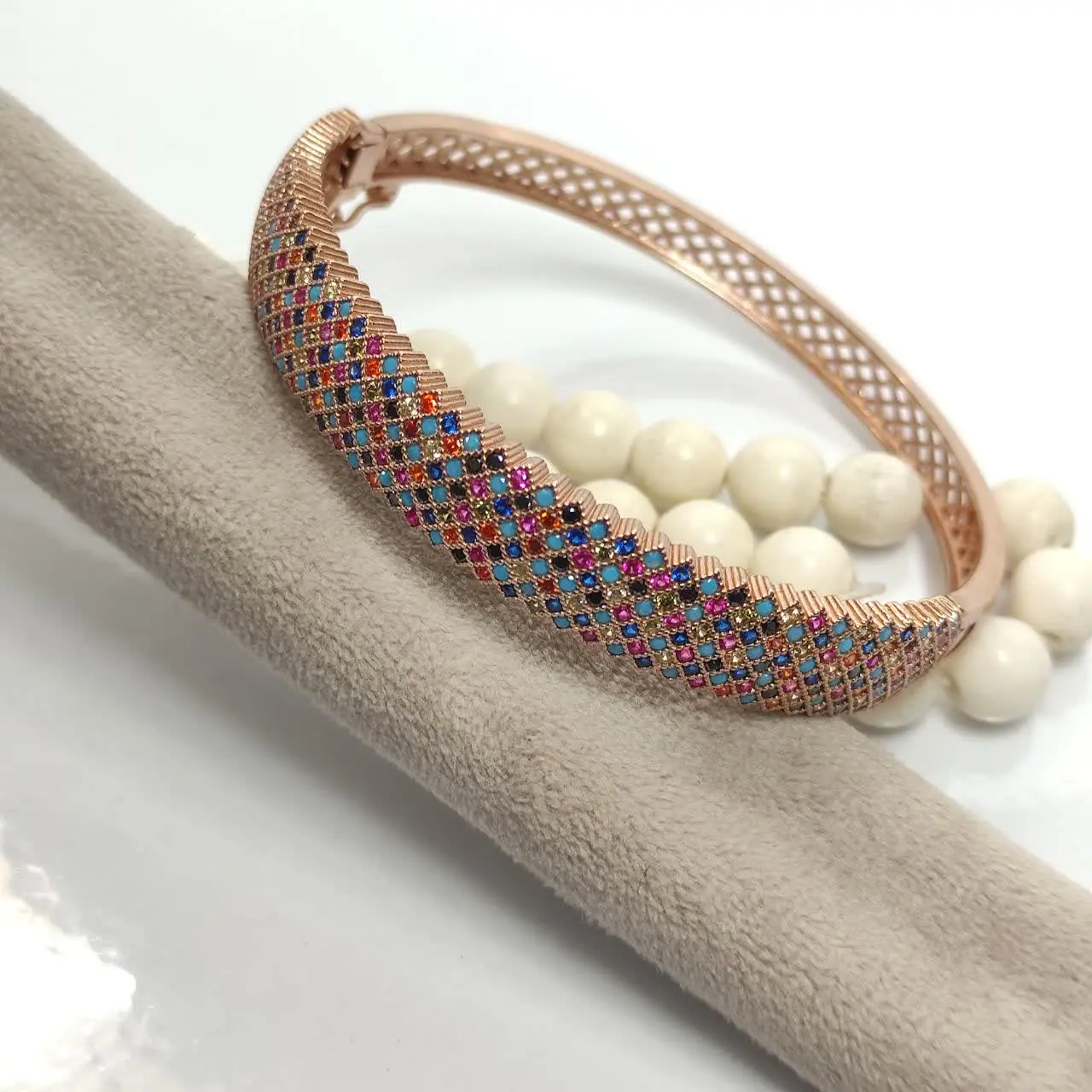 #دستبند #نقره زنانه مدل جواهری به همراه آبکاری رزدگلد و خیلی شیک با نگین‌های جواهری خوشرنگ💛
