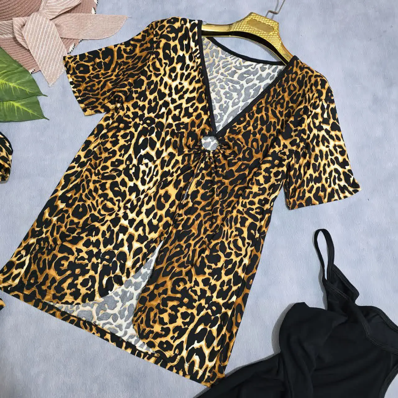 👚نام: سه تیکه تاپ ساپورت رویه پلنگی
