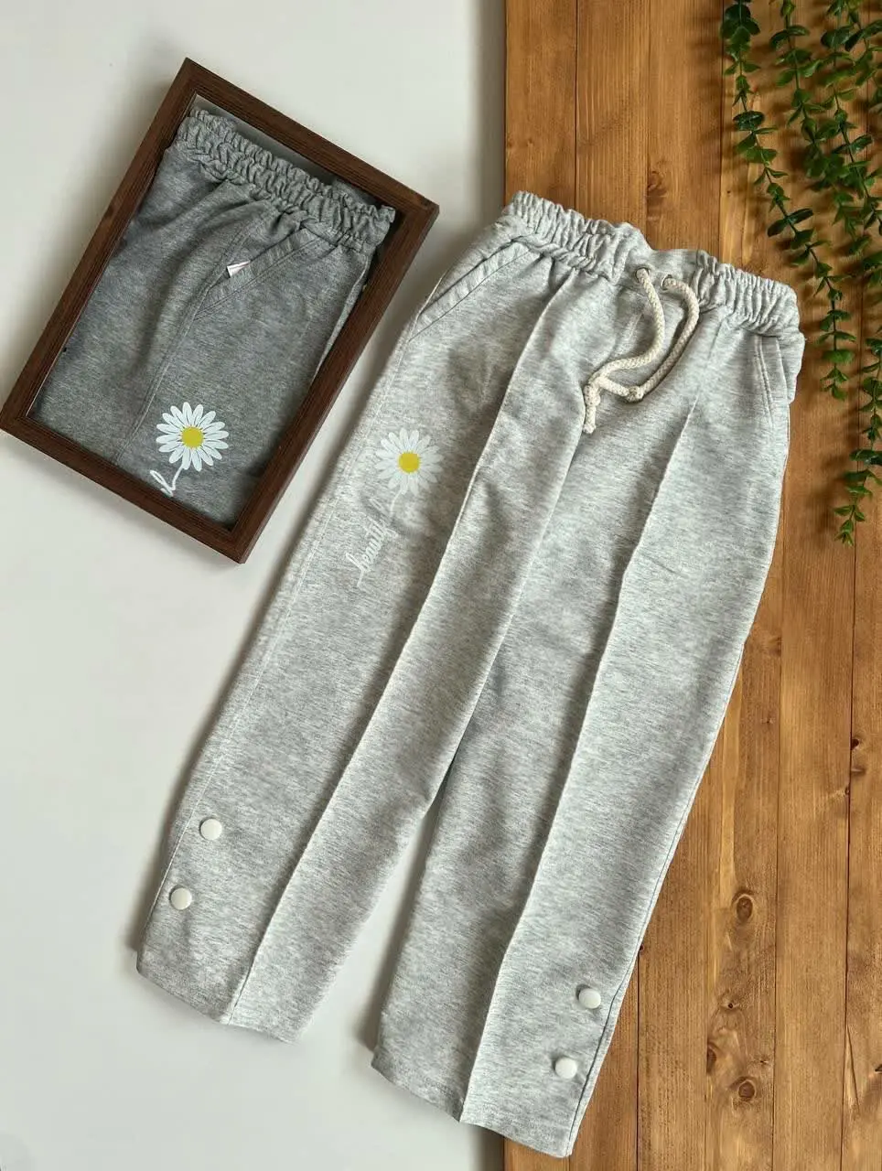 تنخورش خیلی قشنگ و چاپ بابونه جذاب داره
