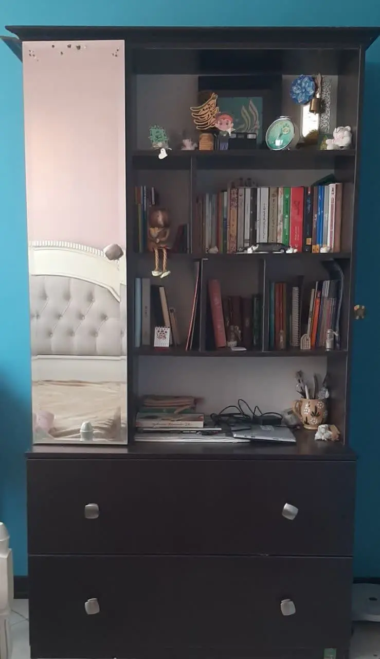 چهار طبقه کتابخانه به همراه...