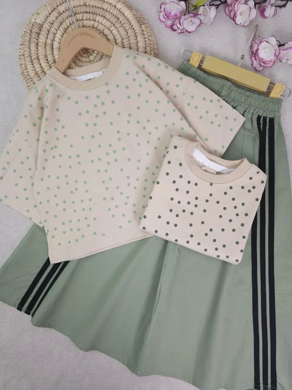 کراپ و دامن دخترانه خال خالی
