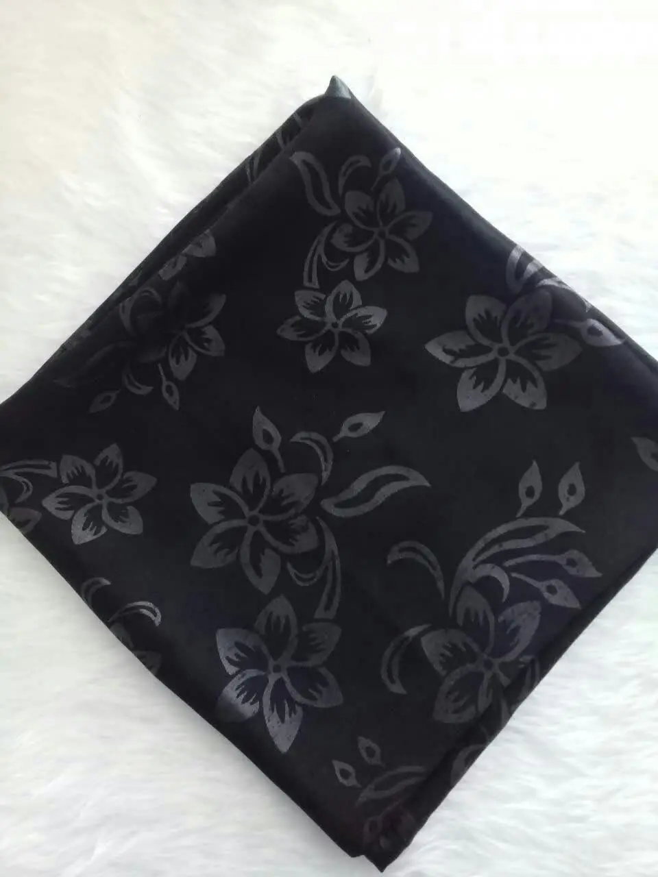 روسری کرپ نخ مشکی 
