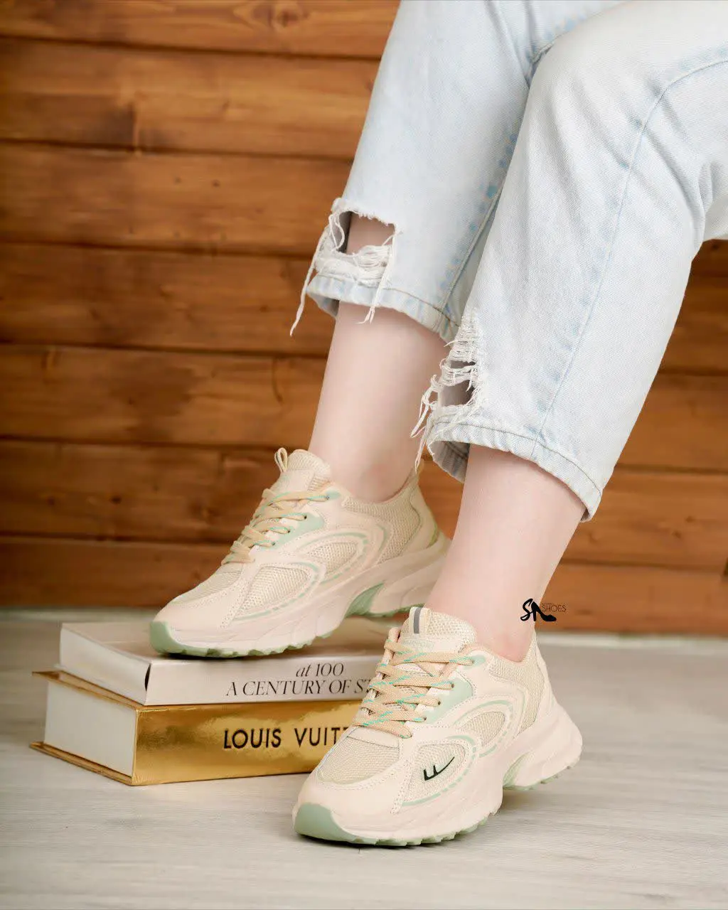 🌈 رنگبندی: کرم, سفید, مشکی