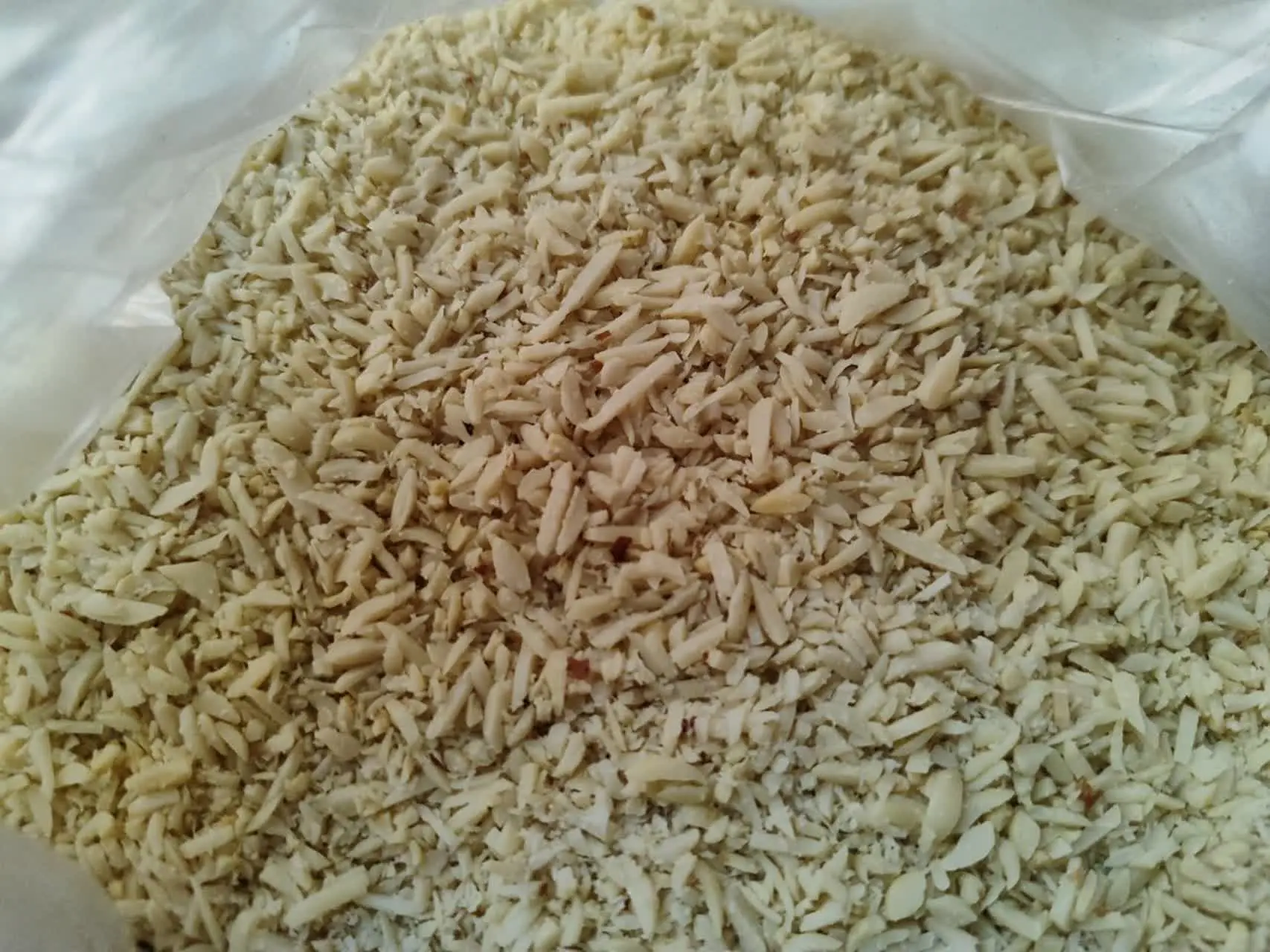 ❌مقدار محدودی #خلال_بادام زمینی مخلوط با نرمه موجودست. پودر شده نیست
