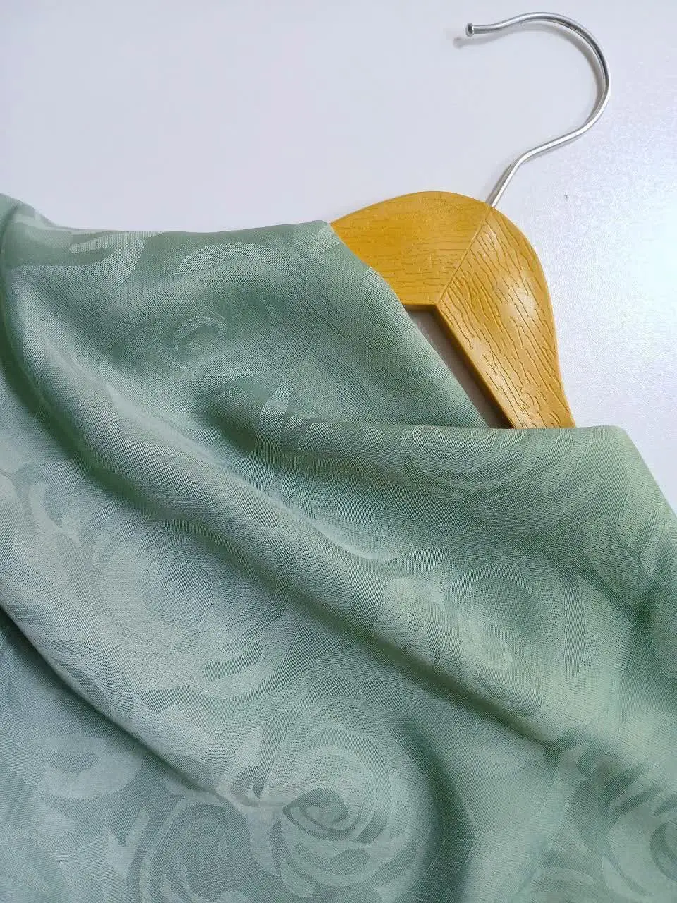 فیروزه‌ای پررنگ
