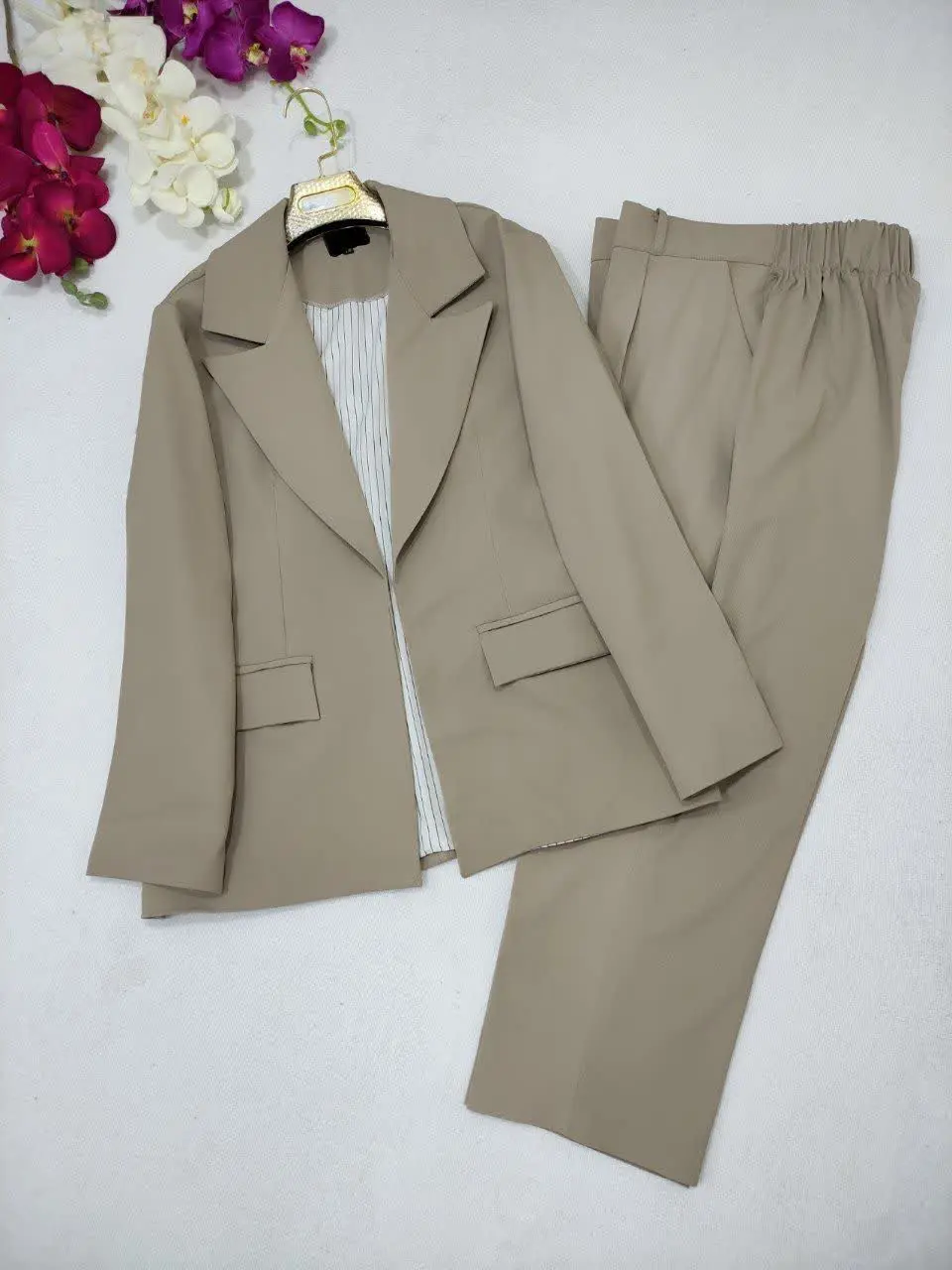 🍃نام: کت و شلوار آوینا 
