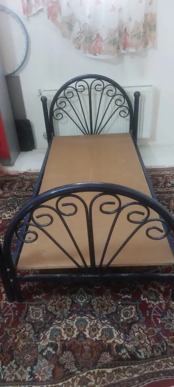 تخت فلزی سالم