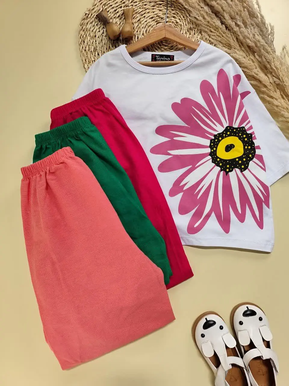 کراپ شلوار گل خال خالی
