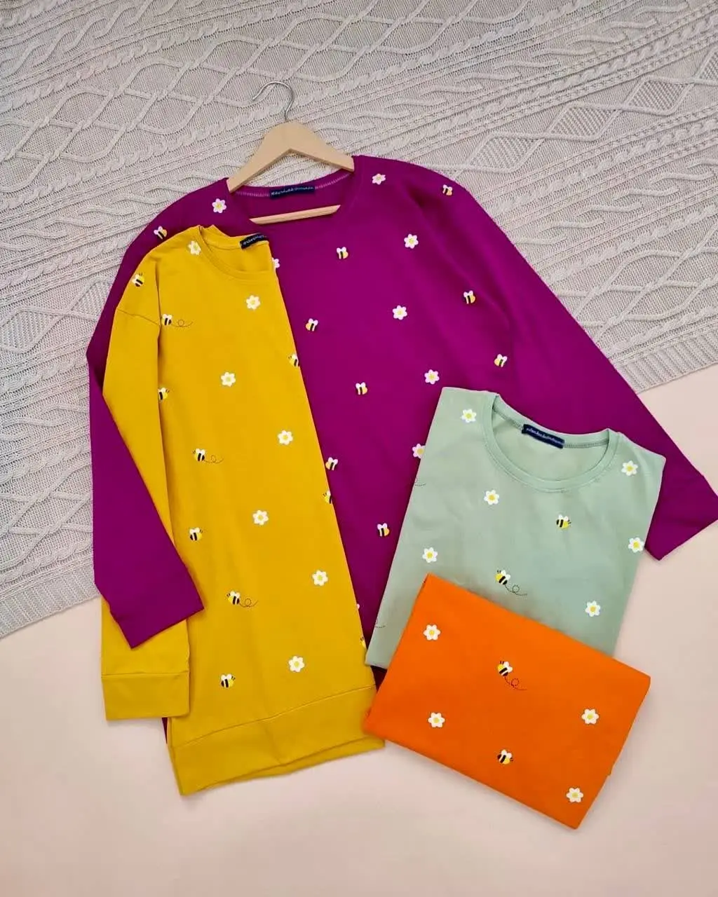 بلوز نخ پنبه آستین بلند طرح گل و زنبور🌺🐝
