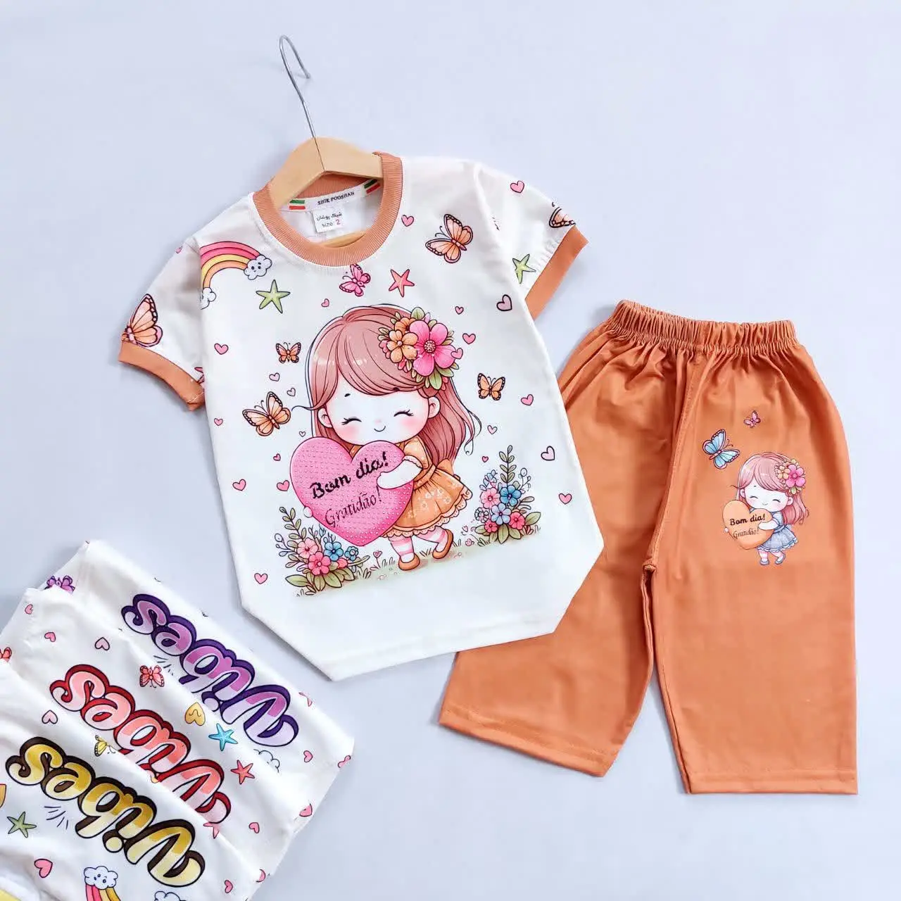 تیشرت شلوارک دختر و قلب نگینی 😍
