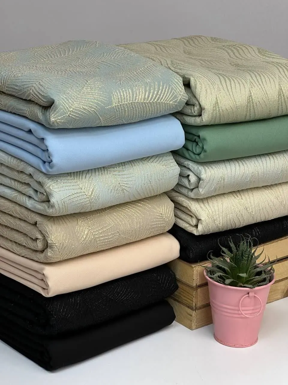 ❣مشخصات: ژاکارد زربافت ترک درجه ۱
