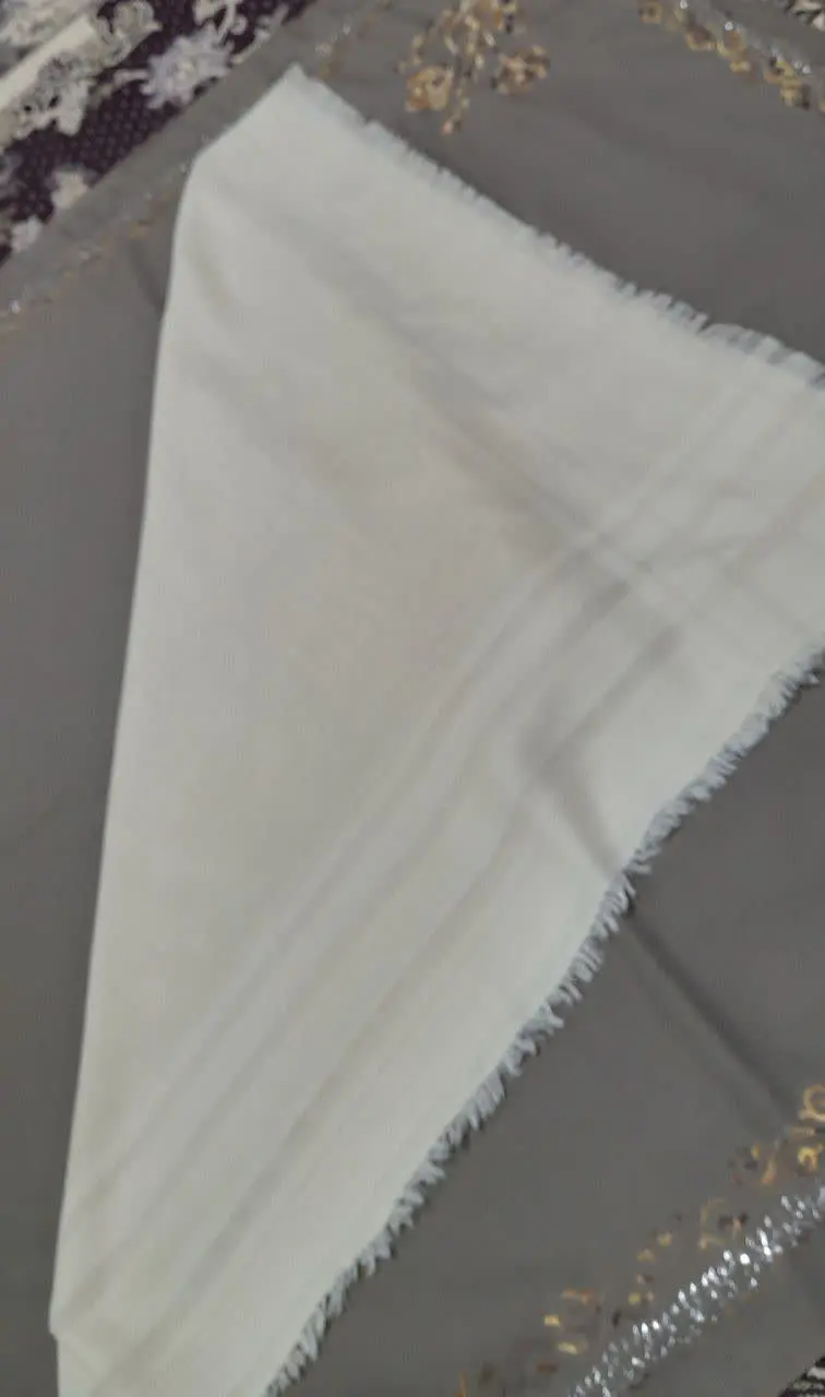 روسری کرم رنگ 
