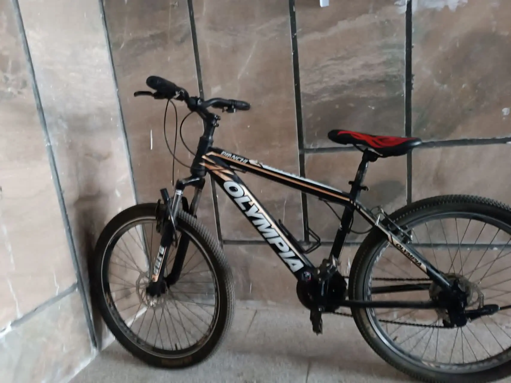 دوچرخه سایز ۲۴ یا ۲۶ دقیق نمیدونم 
