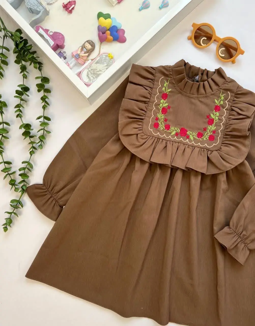 پیراهن دخترانه یقه چین دار گلدوزی شده 
