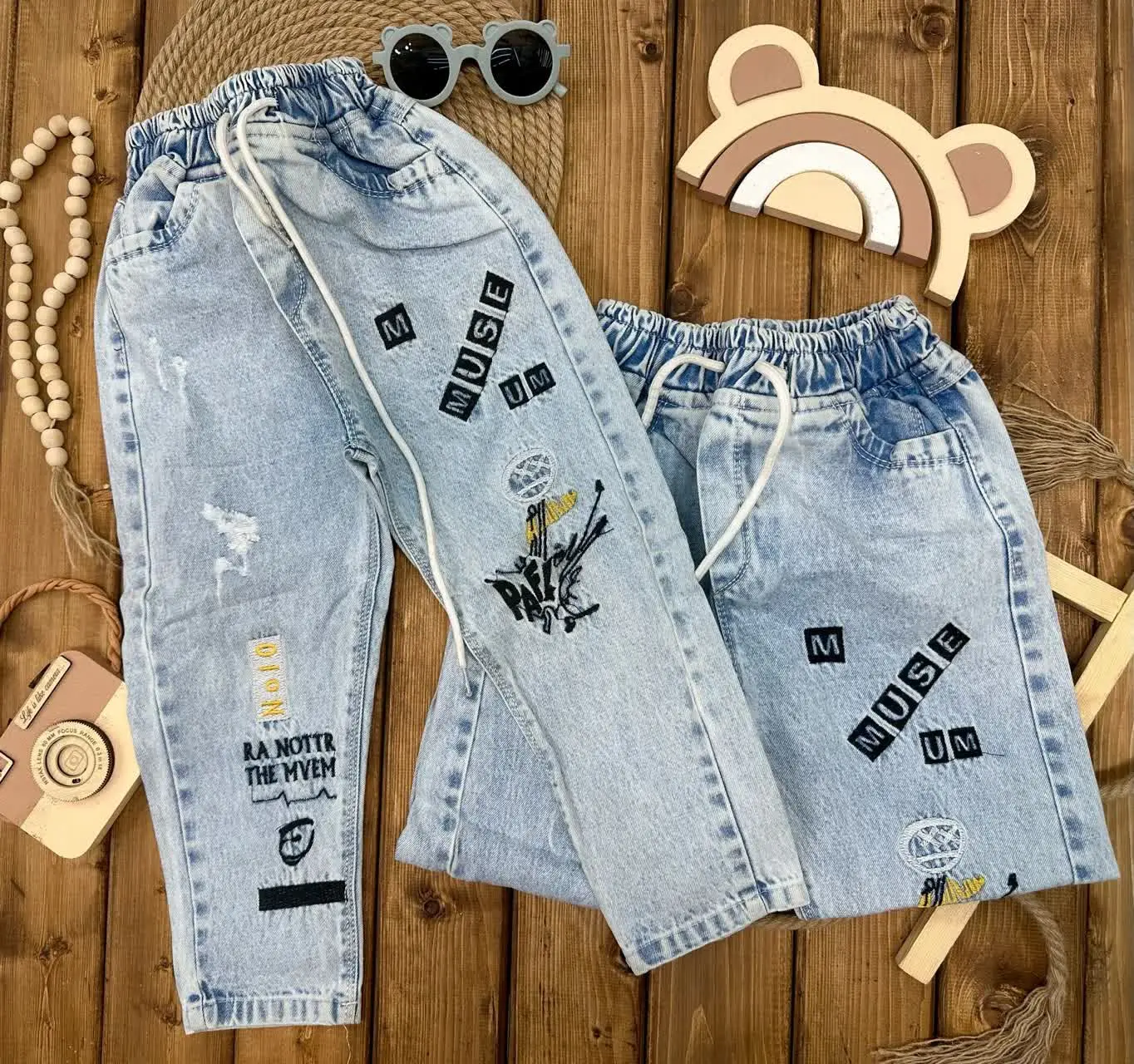 👫شلوار لی آبی گلدوزی دوطرف انگلیسی 😍
