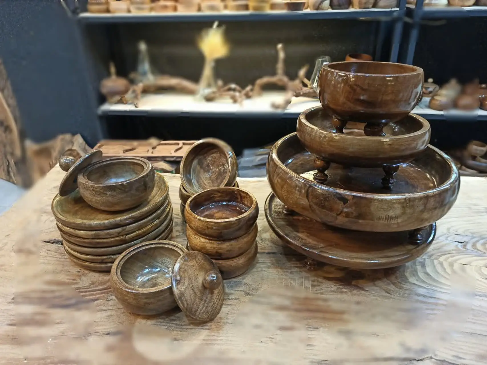 🌻 ست ۱۸ تیکه که یکم بالاتر مشخصاتش رو گفتم 
