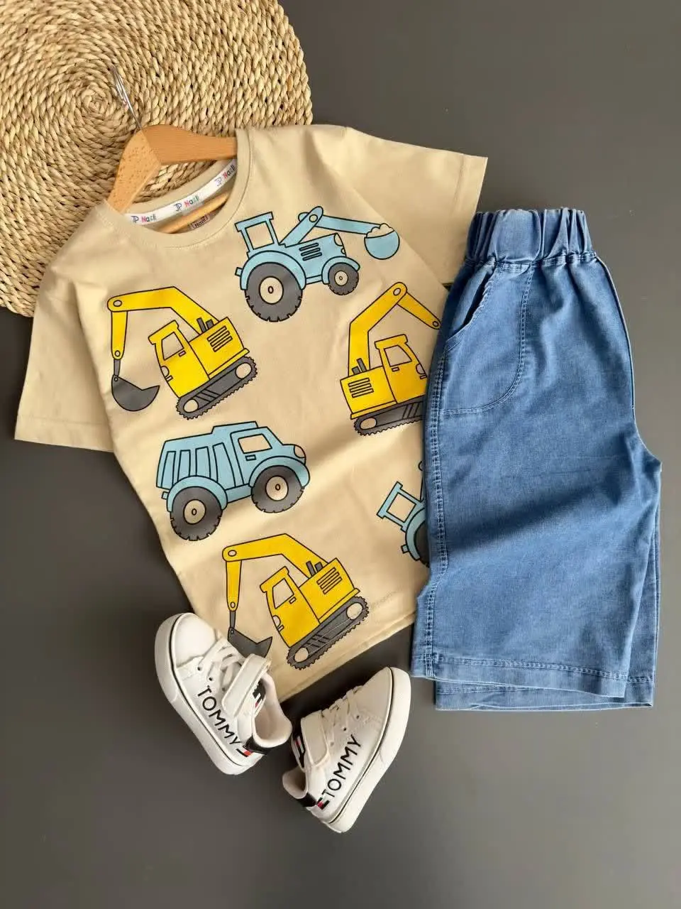 همه پسرا عاشق ماشینن✌️😍
