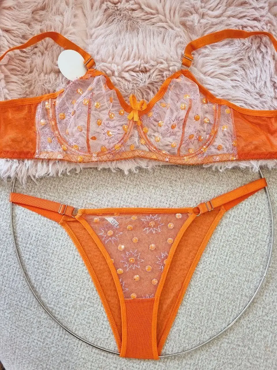 ست تمام #شیشه_ای #بدن_نما آوردم کیف کنی😍😍😍
