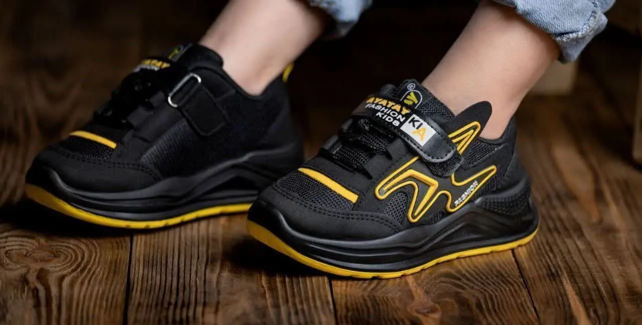 کتونی بچگانه 
