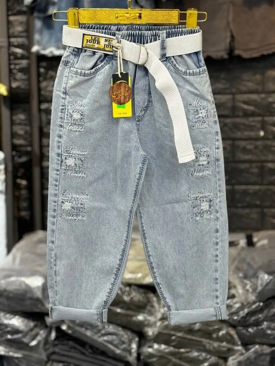 شلوار جین مام فیت گلدوزی
