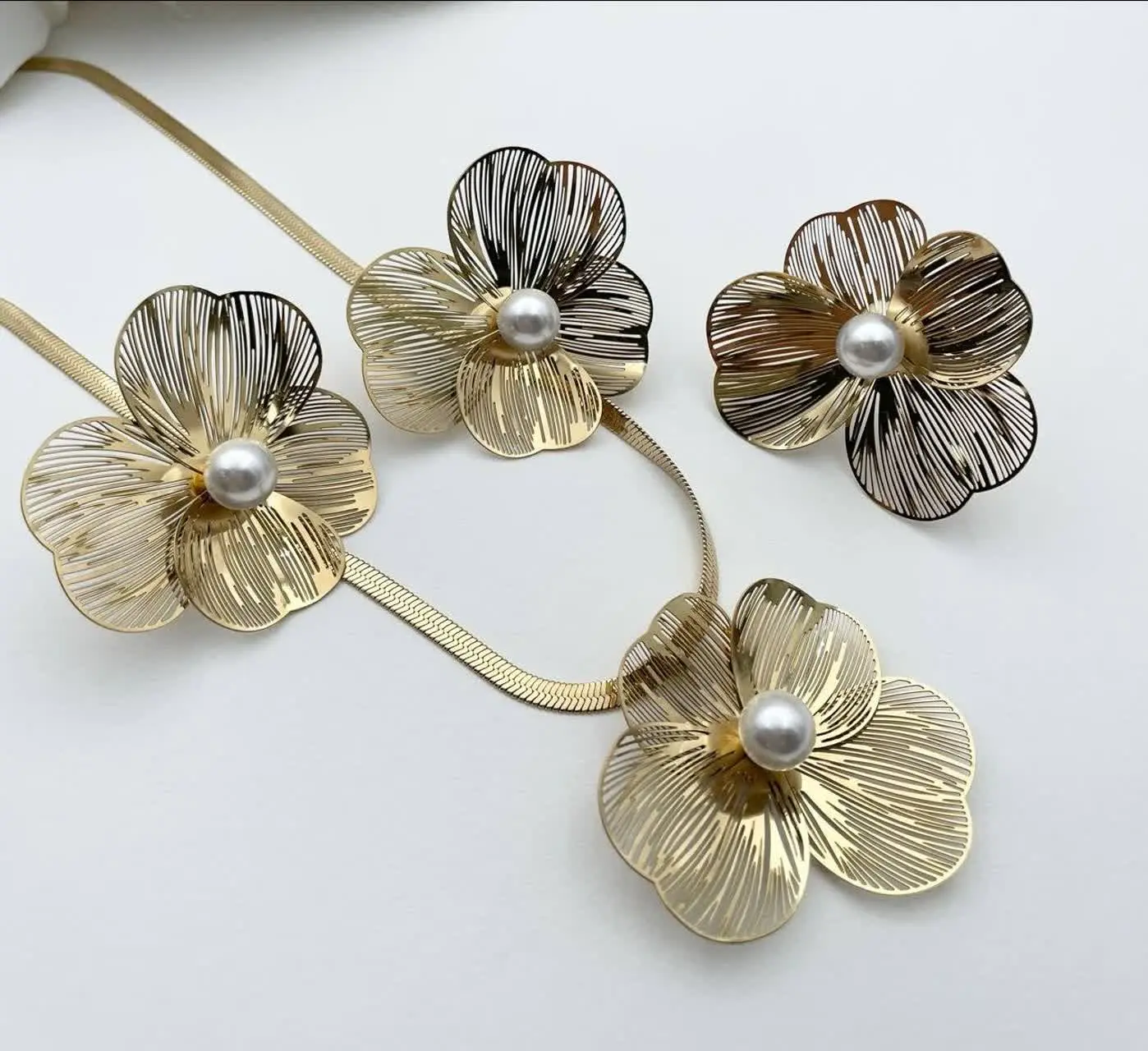 ⚜ گوشواره میخی و انگشتر فری...