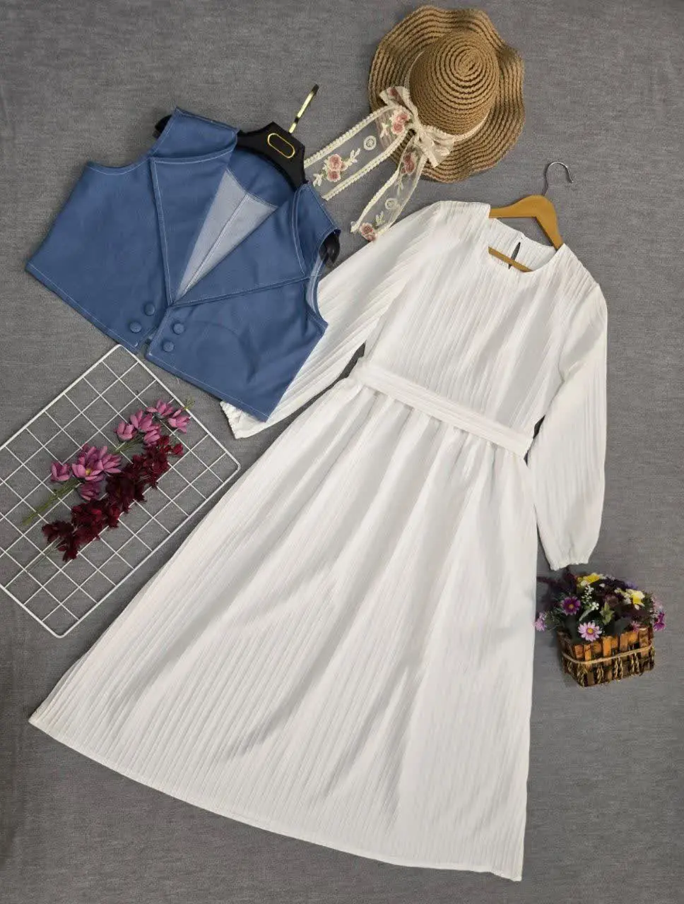 👚نام: پیراهن سفید+کت جین
