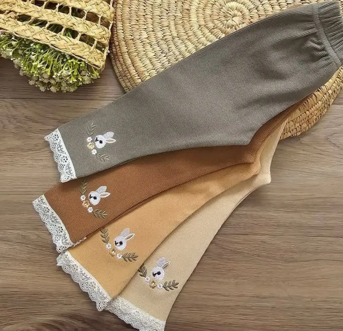 یه شلوار زیبا و گرم برای دخ...