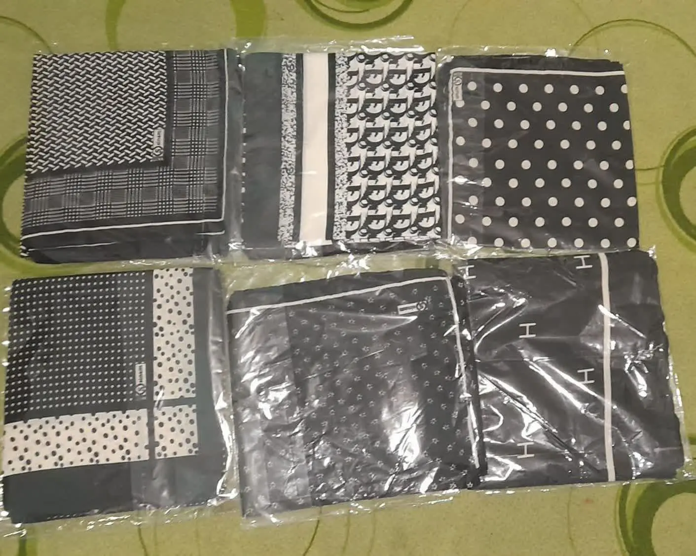 روسری طرحدار 
