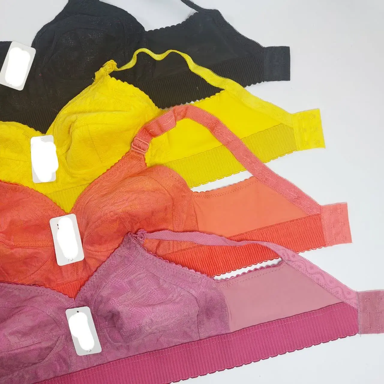 سوتین دانتل کش پهن مامانی😁
