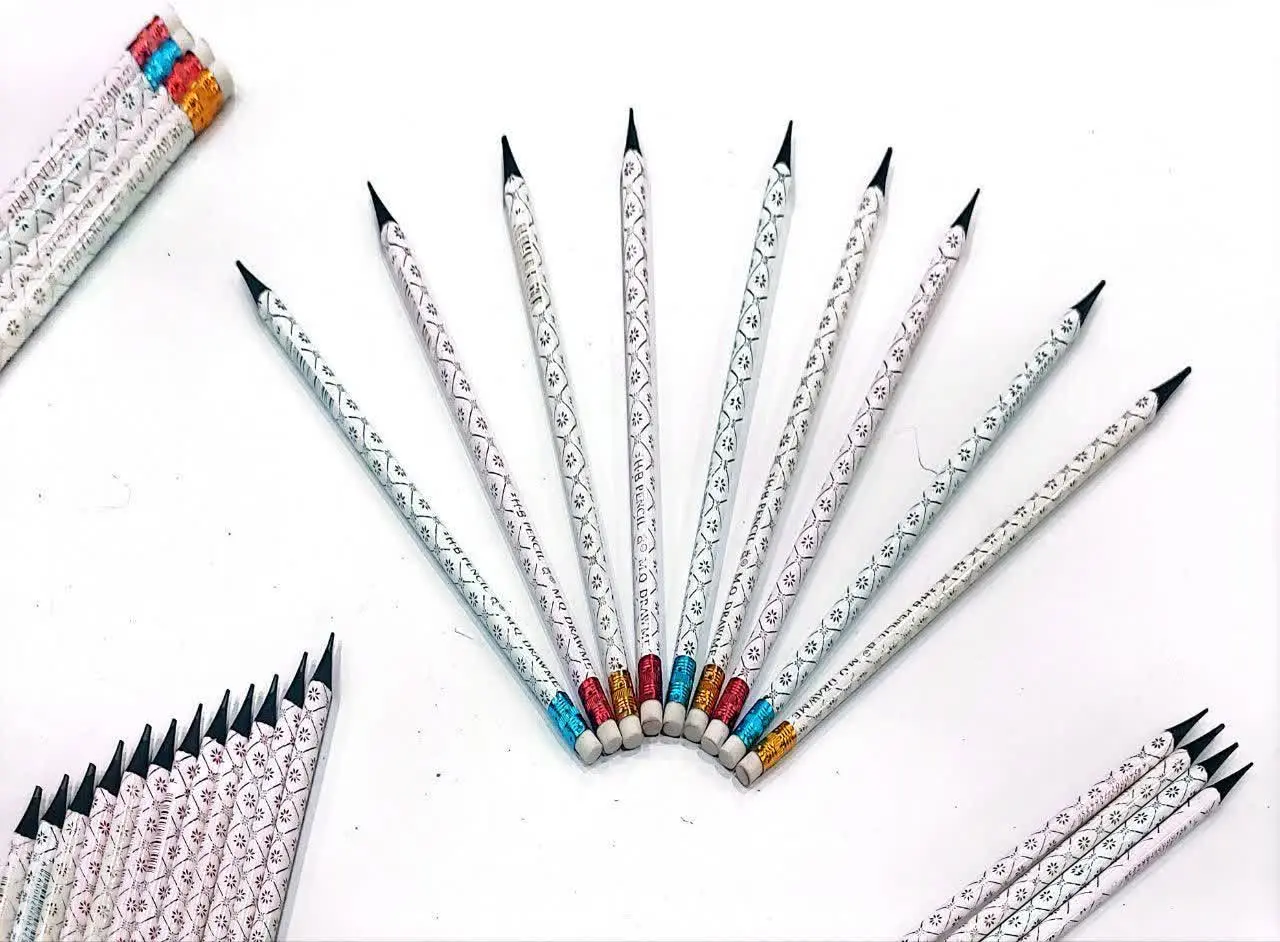 مداد مشکی سه گوش بدنه مشکی پاکن دار ام کیو H ۴۷ 
