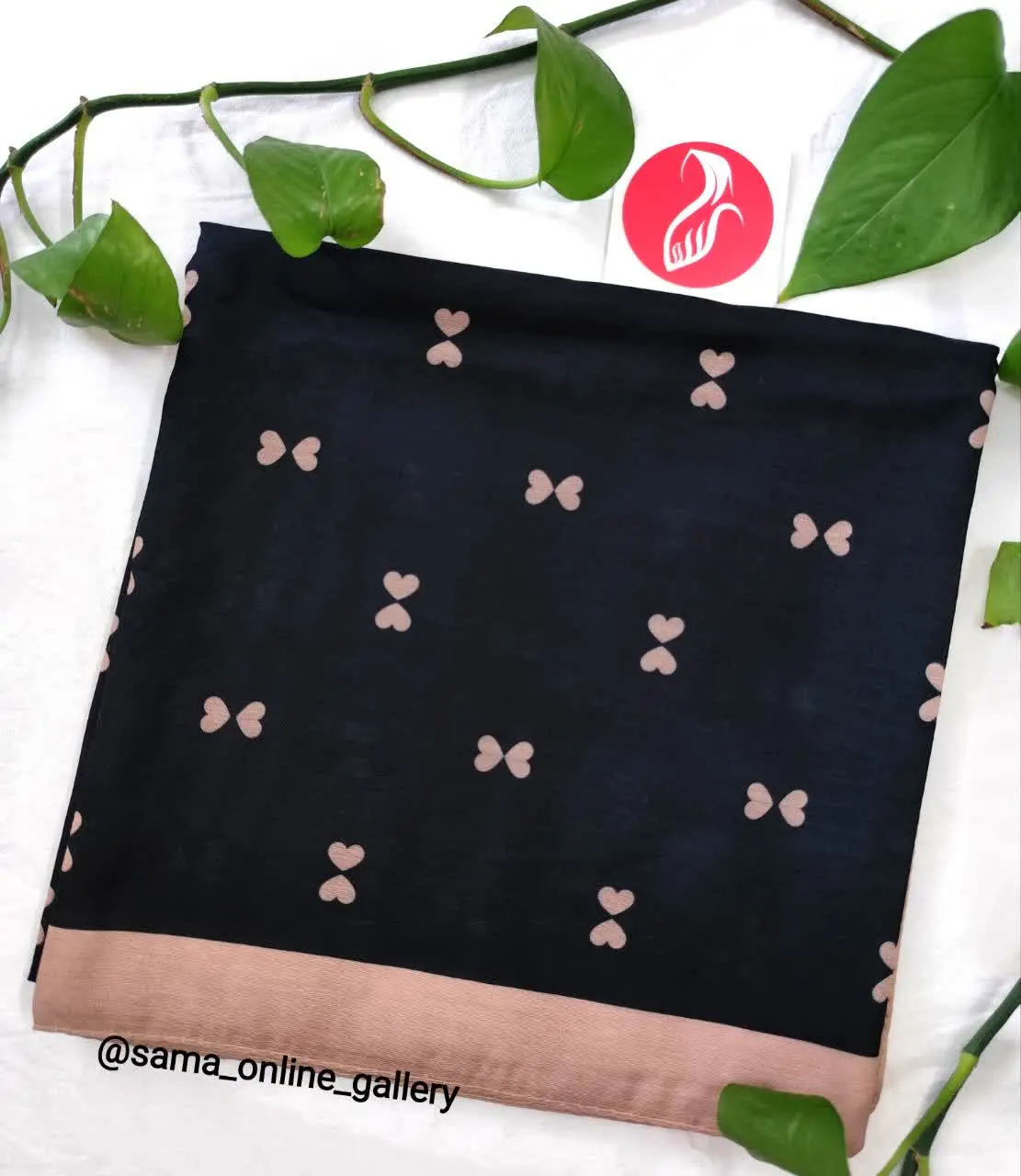 ترکیب رنگ این روسری فوق العاده زیباست …
