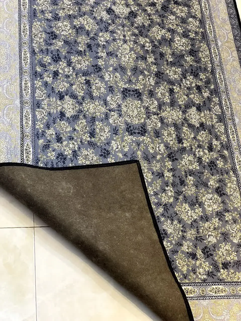 قالیچه پشت نمدی
