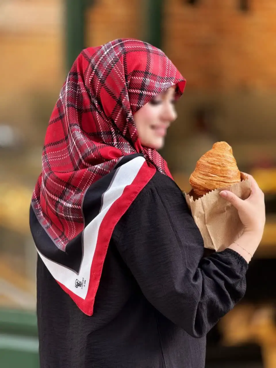 این روسری جذابو با چه رنگ ه...