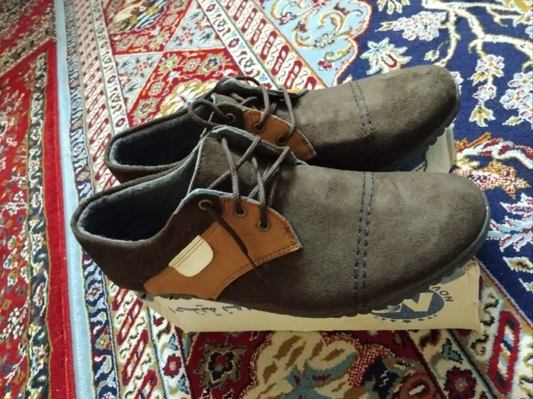 کفش مردانه، رویه‌ی مخمل 
