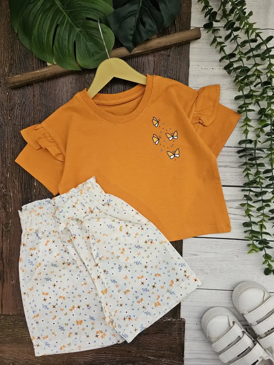 کراپ و شلوارک پروانه رنگی
