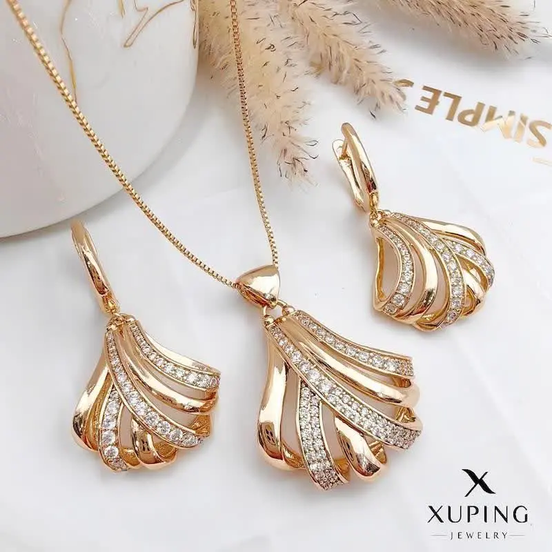 ⚜️نیمست نگین دار طرح طلا از...