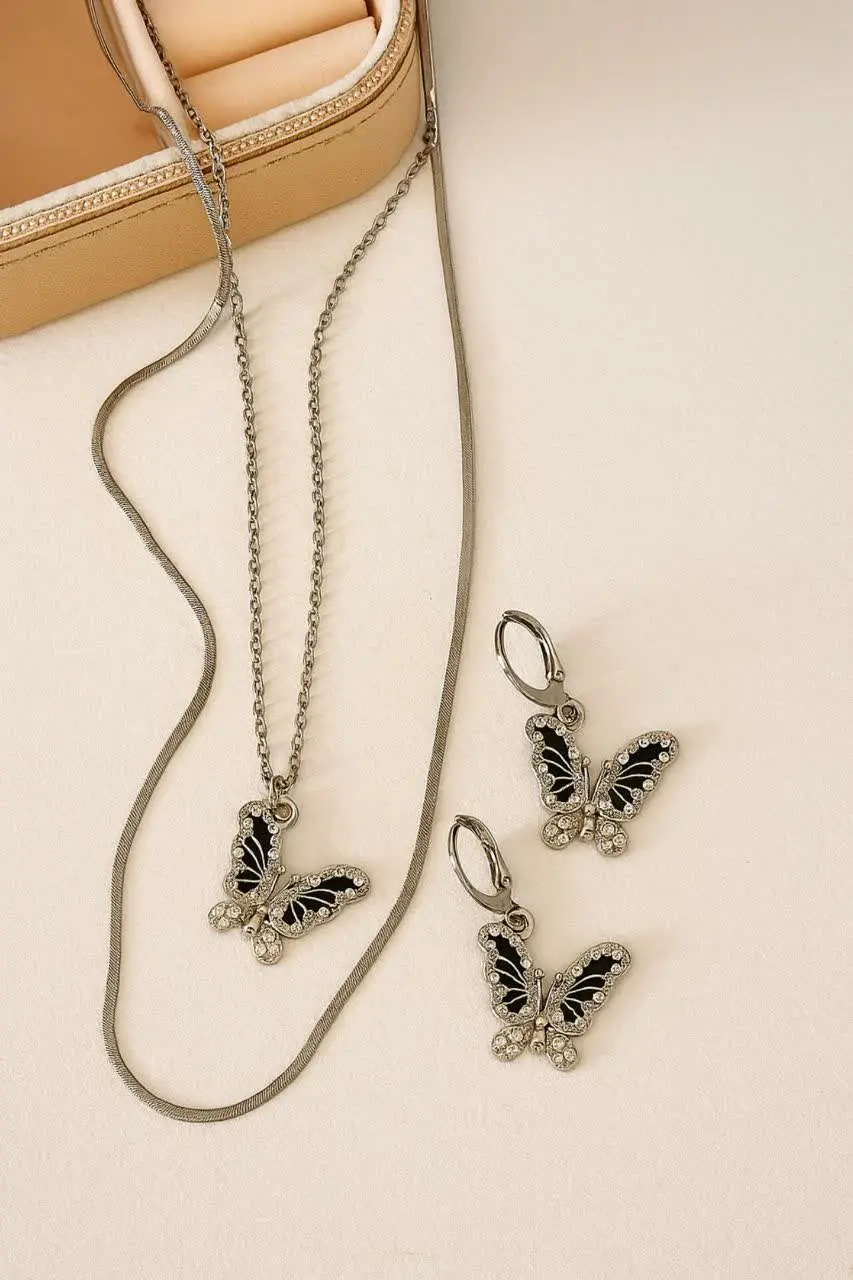 این نیم ست پروانه  ای هم قص...