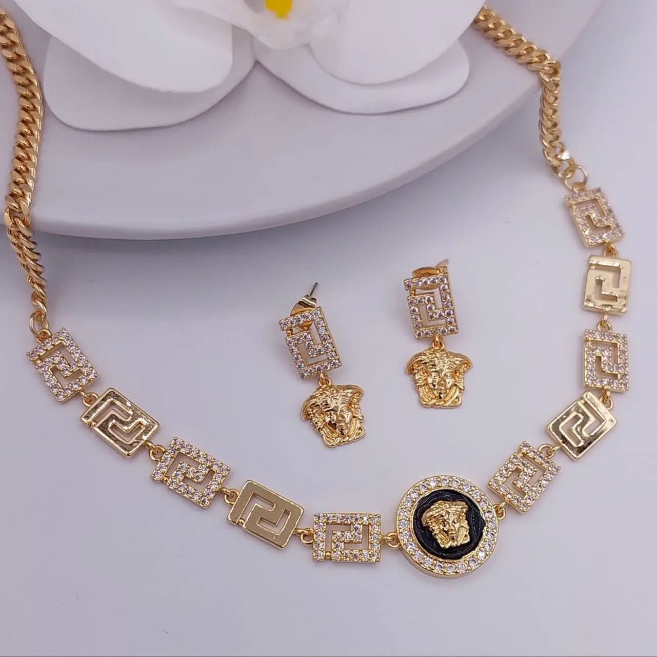 #نیم‌ست ورساچ نگین دارجدید😍
