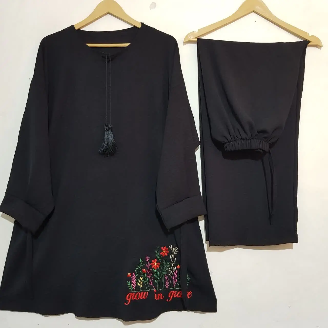 ست تونیک و شلوار گلدوزی😍
