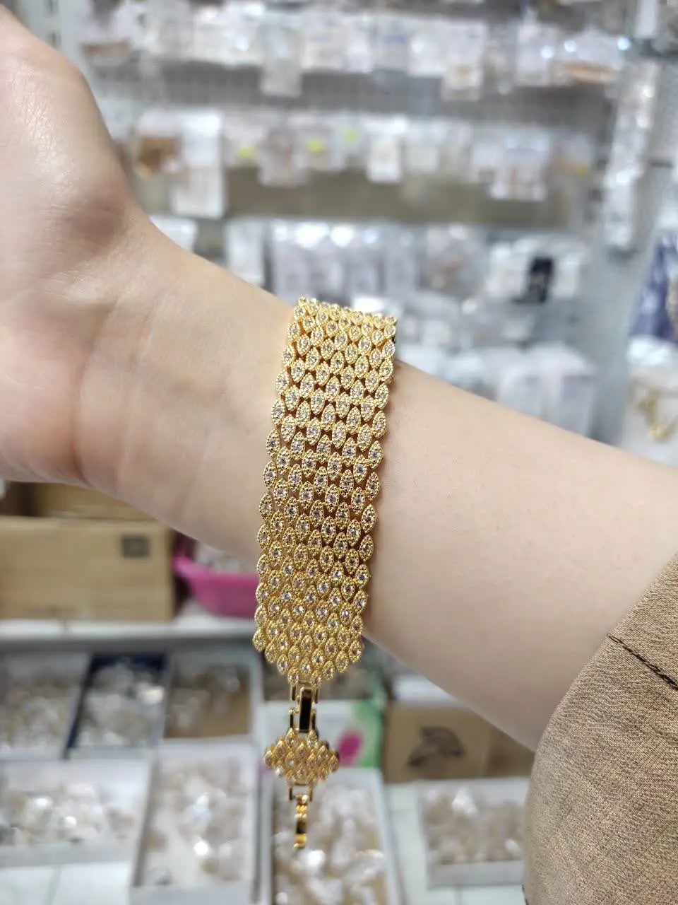 ♦️ دستبند نگین دار ۴۰۵۴۴۵۶۱۰
