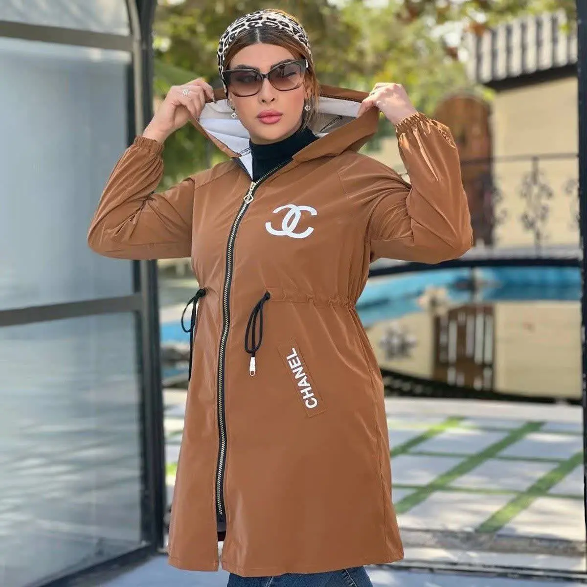 🏆بارونی سیلیکونی طرح چنل زنانه قهوه‌ای مدل Dina
