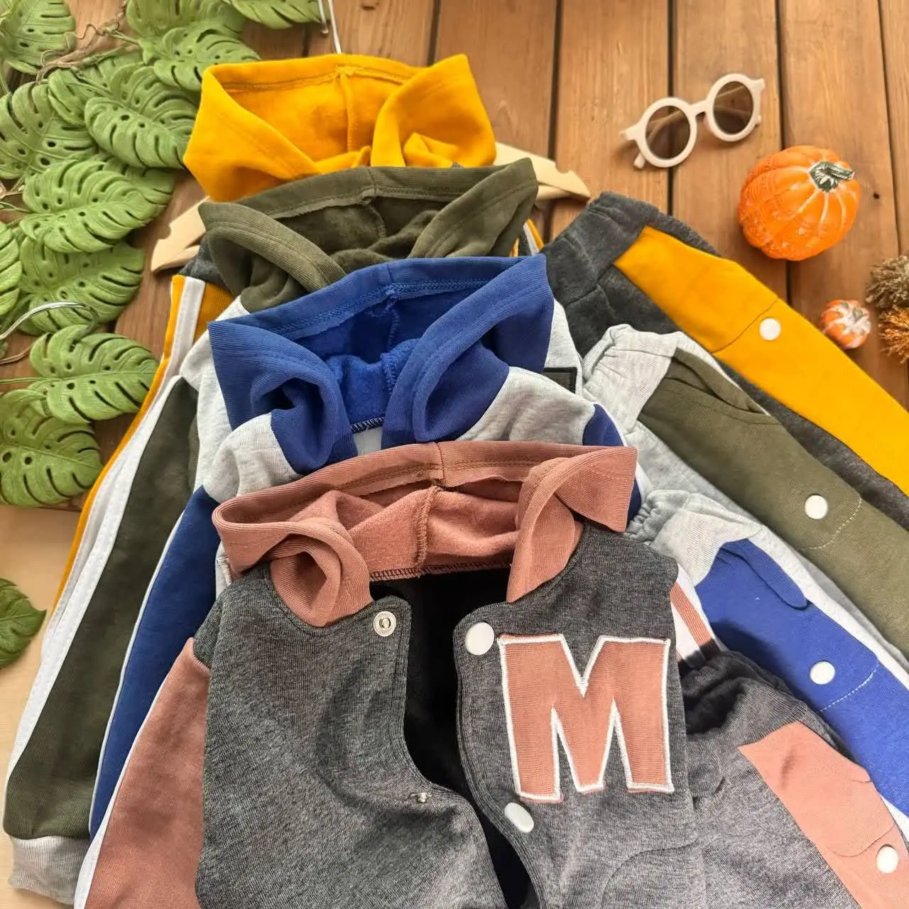 🪀نام محصول: ست سوییشرت شلوار اسپرت کلاهدار MMM
