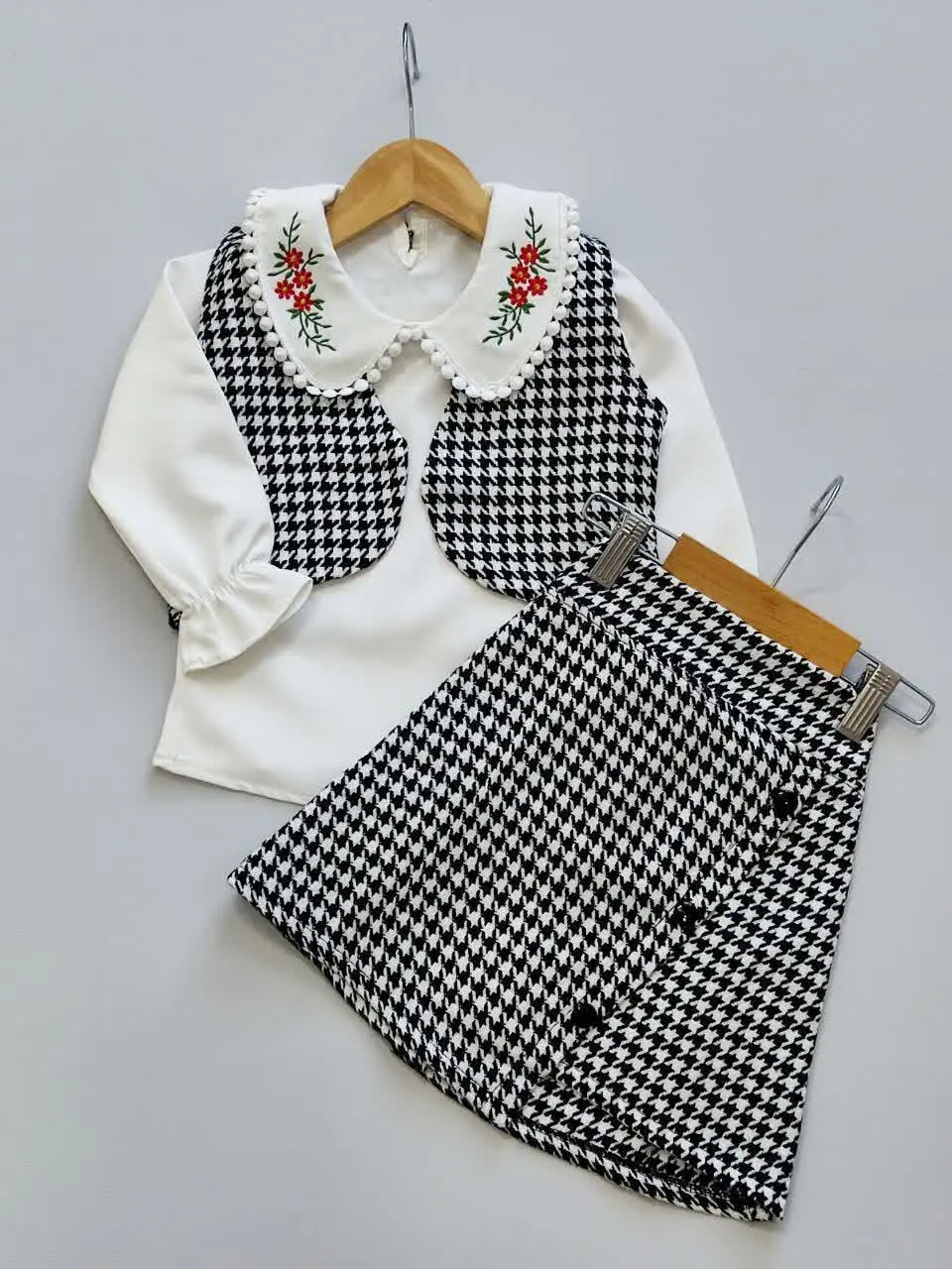 عید امسال دخترت تک میشه با این ست شیک وباکلاس 🥰
