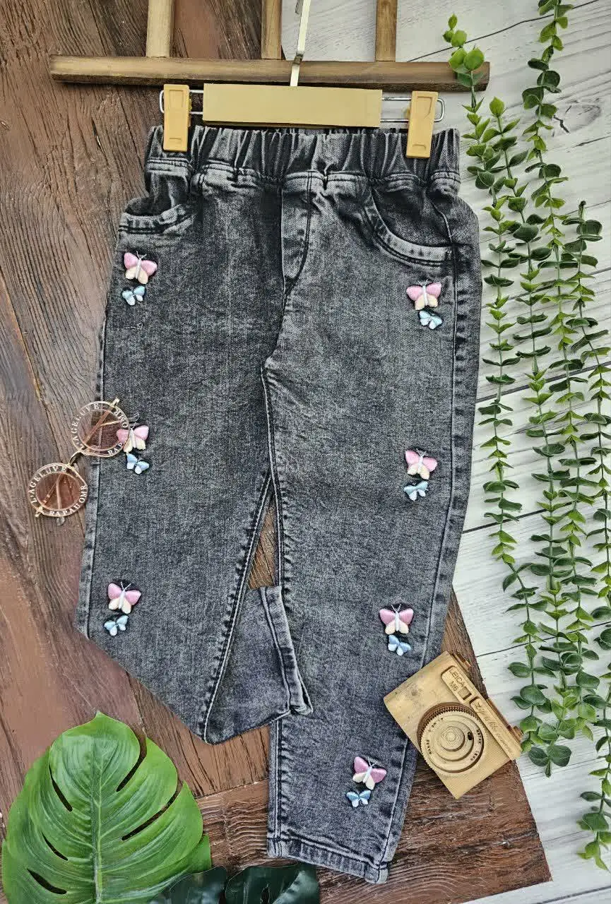 شلوار جین دخترانه گلدوزی پروانه
