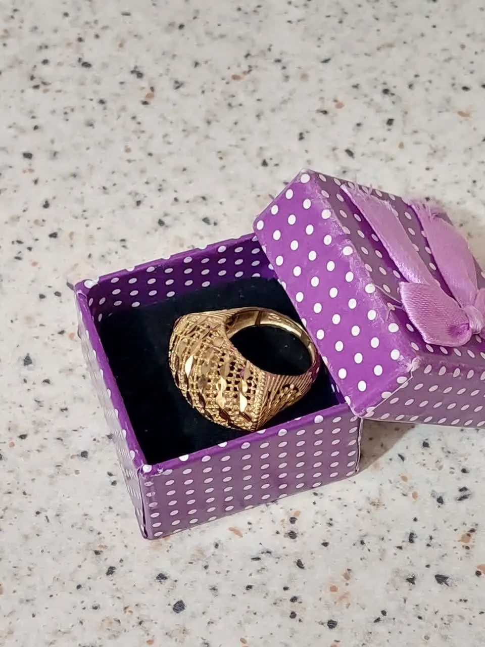 انگشتر طرح طلا 
