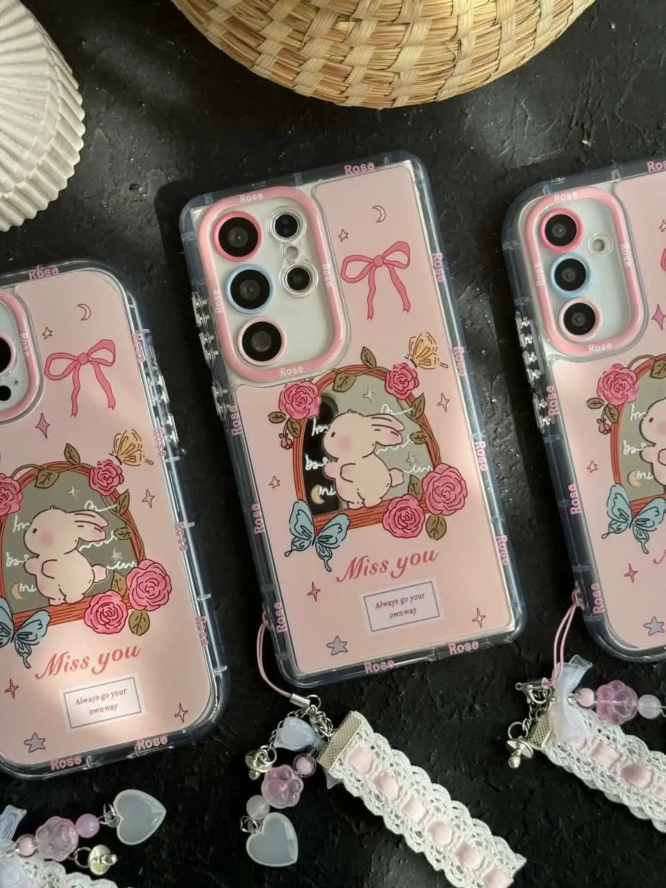 قاب خرگوش صورتی آویزدار فوق العاده زیبا مخصوص انواع #سامسونگ #شیائومی و #آیفون 
