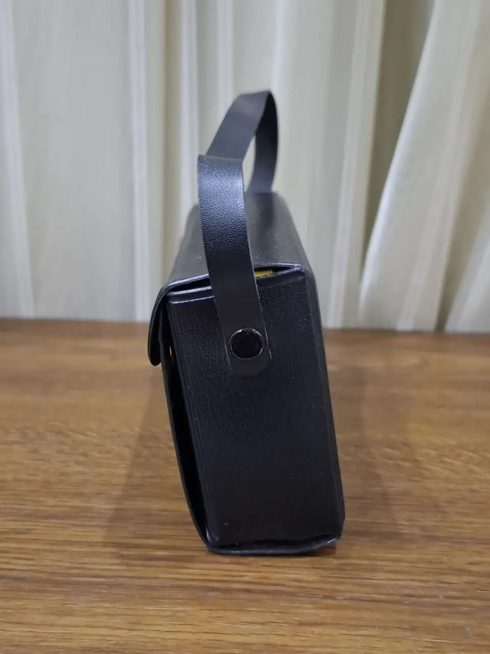 همراه کیف چرمی