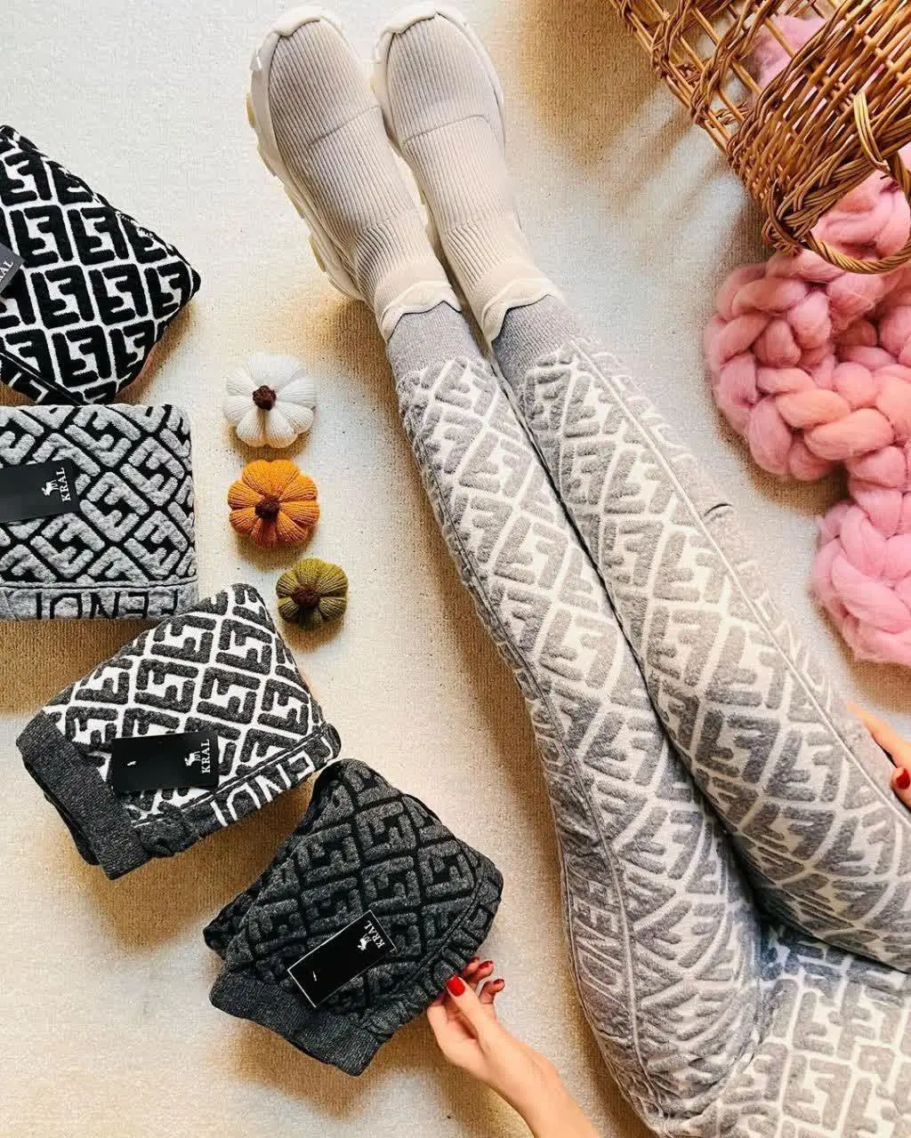 ❤️نام: شلوار بافت FENDI
